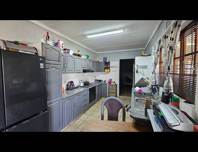 3 BEDROOM HOUSE FOR SALE IN GRANTHAM PARK